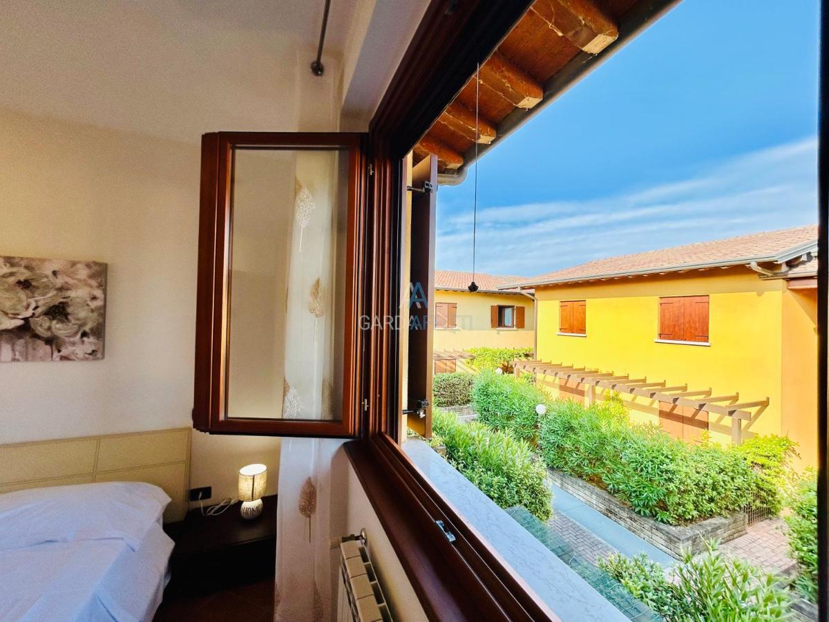 Artemide Apartment - A Soli 150M Dal Lago Di Garda Сірміоне Екстер'єр фото