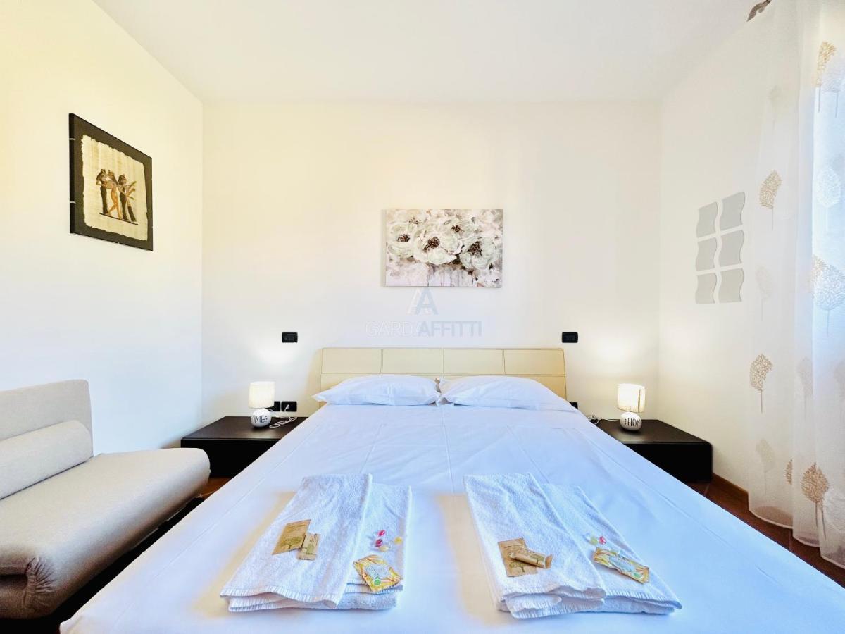 Artemide Apartment - A Soli 150M Dal Lago Di Garda Сірміоне Екстер'єр фото