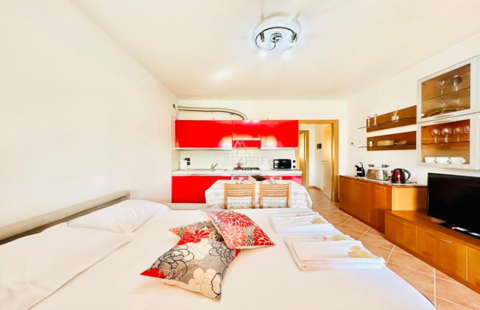 Artemide Apartment - A Soli 150M Dal Lago Di Garda Сірміоне Екстер'єр фото