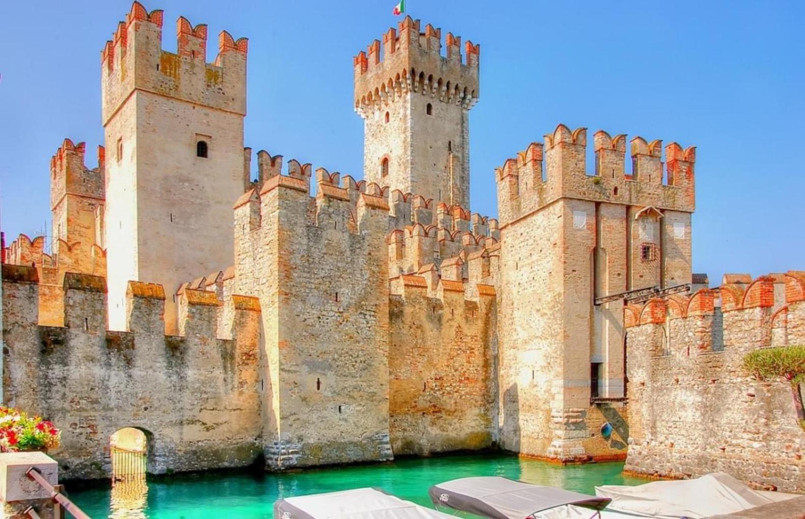 Artemide Apartment - A Soli 150M Dal Lago Di Garda Сірміоне Екстер'єр фото