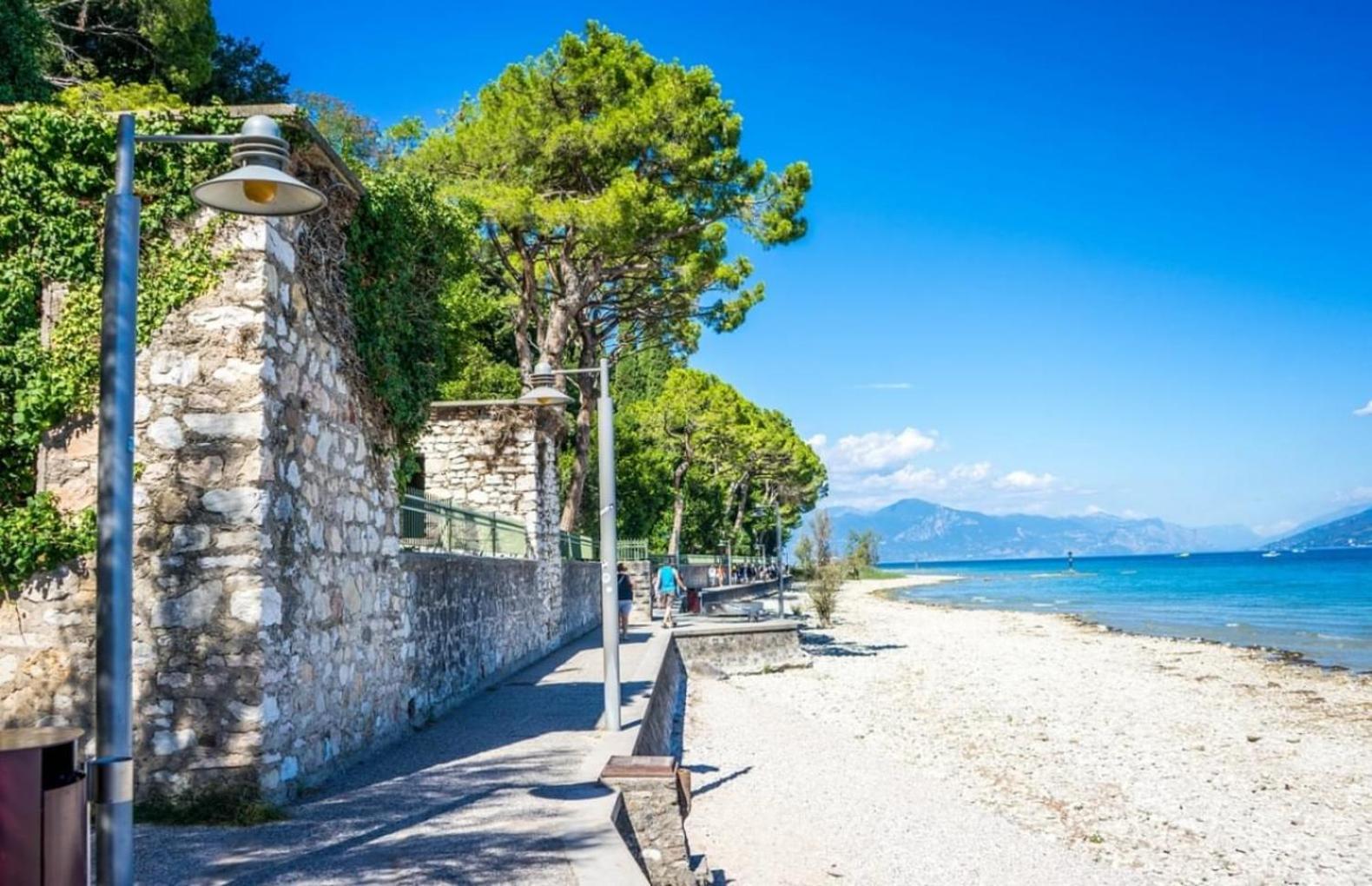 Artemide Apartment - A Soli 150M Dal Lago Di Garda Сірміоне Екстер'єр фото