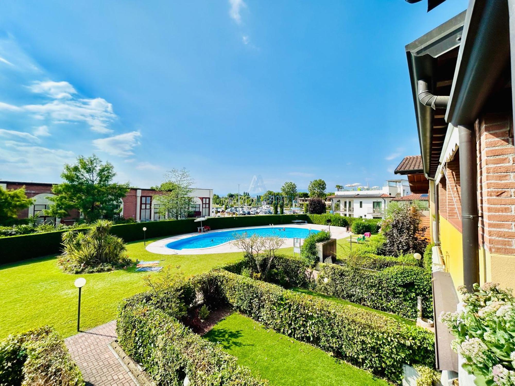 Artemide Apartment - A Soli 150M Dal Lago Di Garda Сірміоне Екстер'єр фото