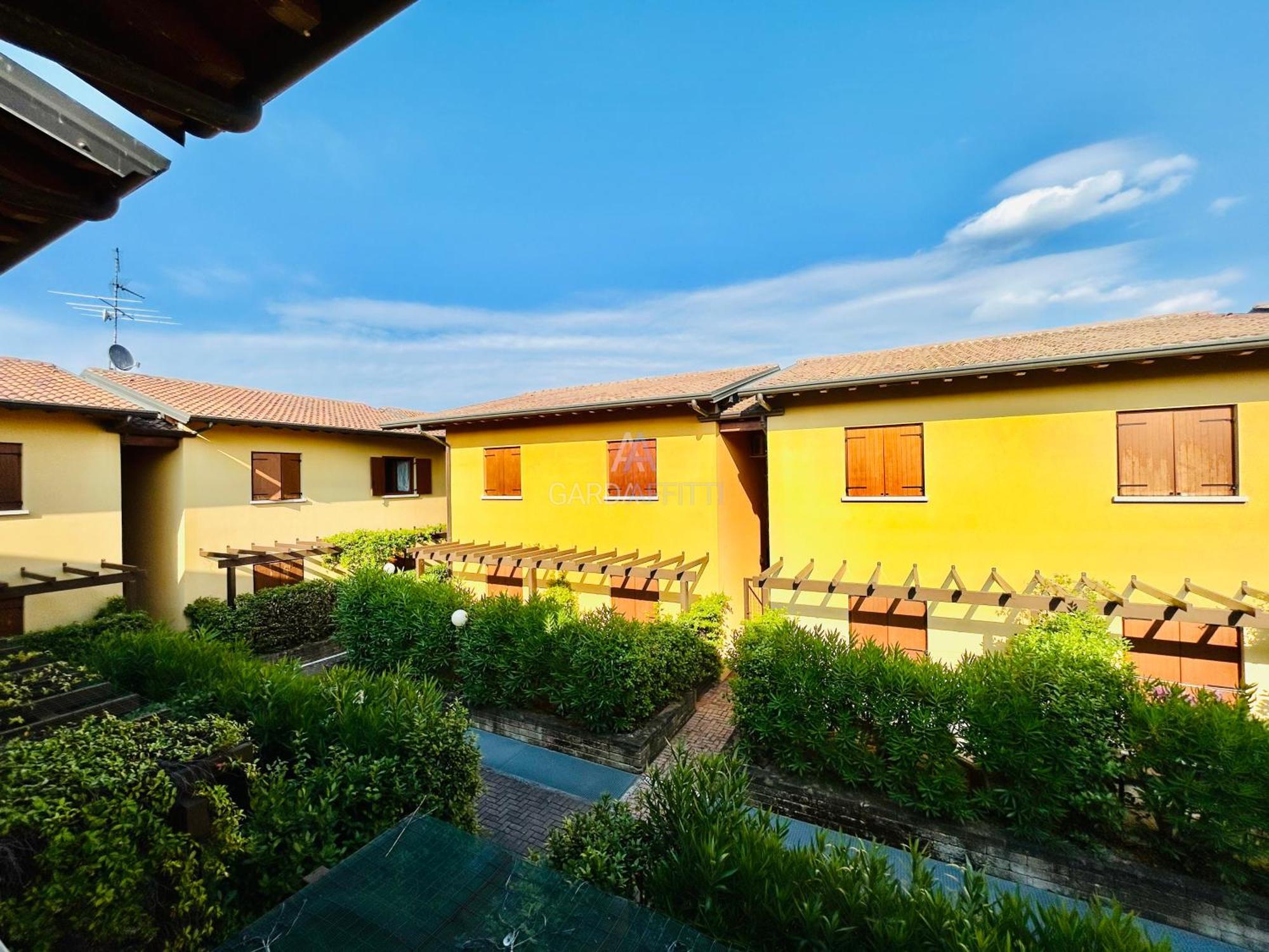 Artemide Apartment - A Soli 150M Dal Lago Di Garda Сірміоне Екстер'єр фото