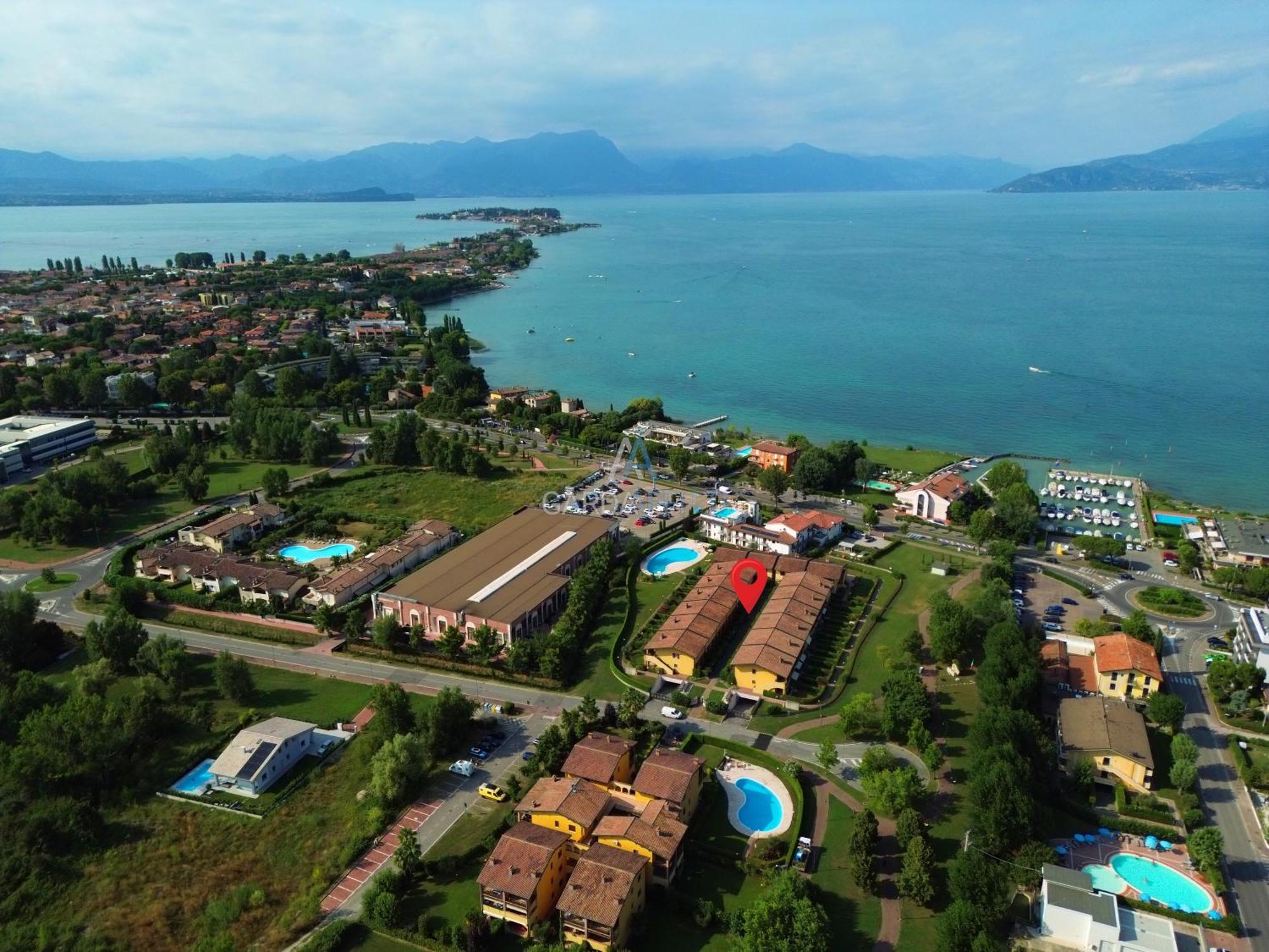 Artemide Apartment - A Soli 150M Dal Lago Di Garda Сірміоне Екстер'єр фото