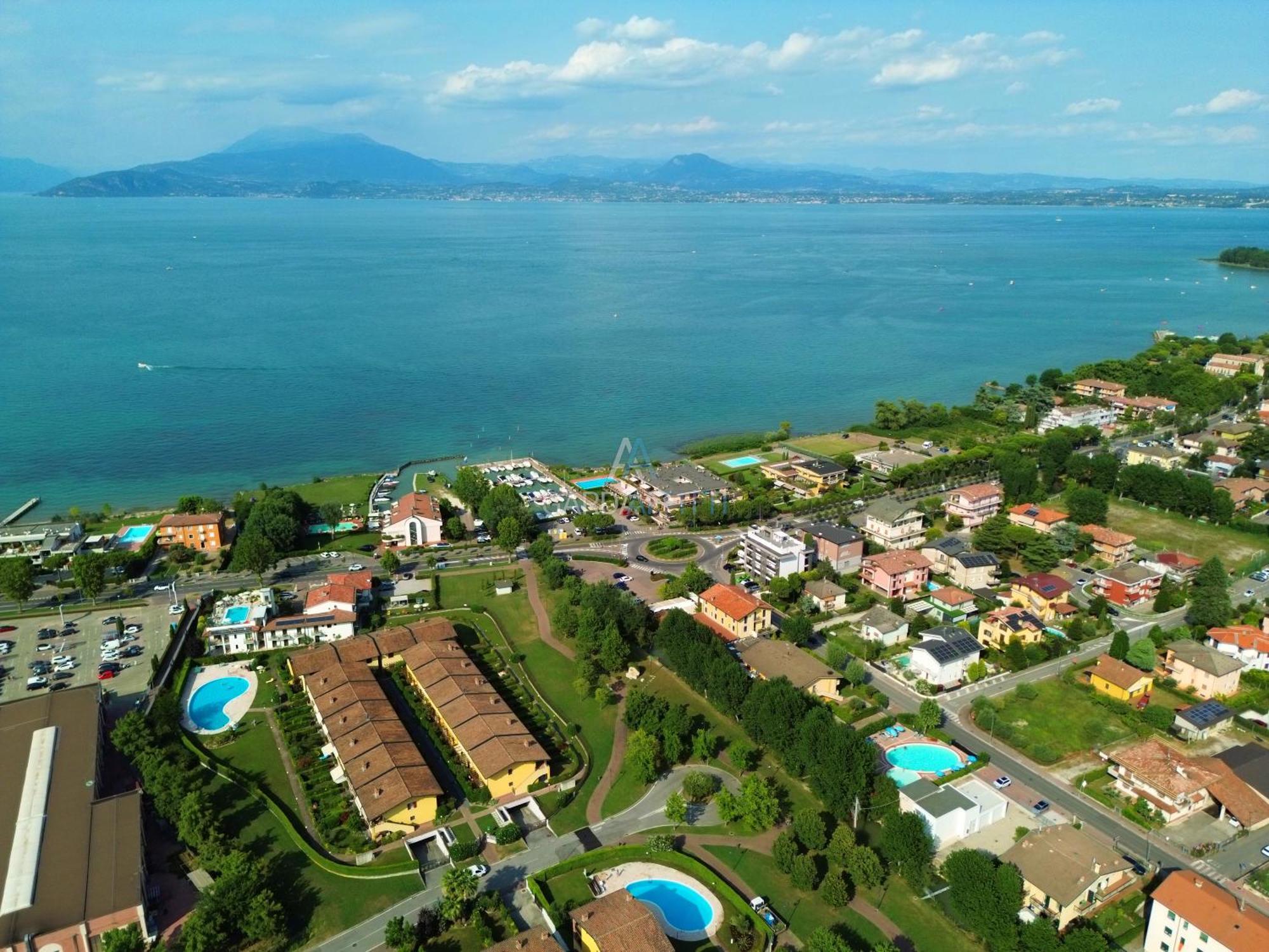 Artemide Apartment - A Soli 150M Dal Lago Di Garda Сірміоне Екстер'єр фото